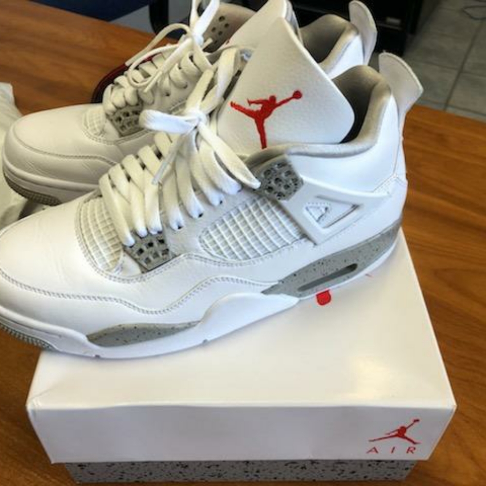 Jordan Retro 4 - "Oreos". G.O.A.T verified